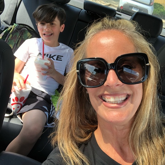 Meet your Posher, Julie - Picture 2 of 15